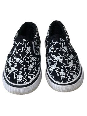 Tommy Bahama Black With Glow In The Dark White Skeltons Toddler Size 10